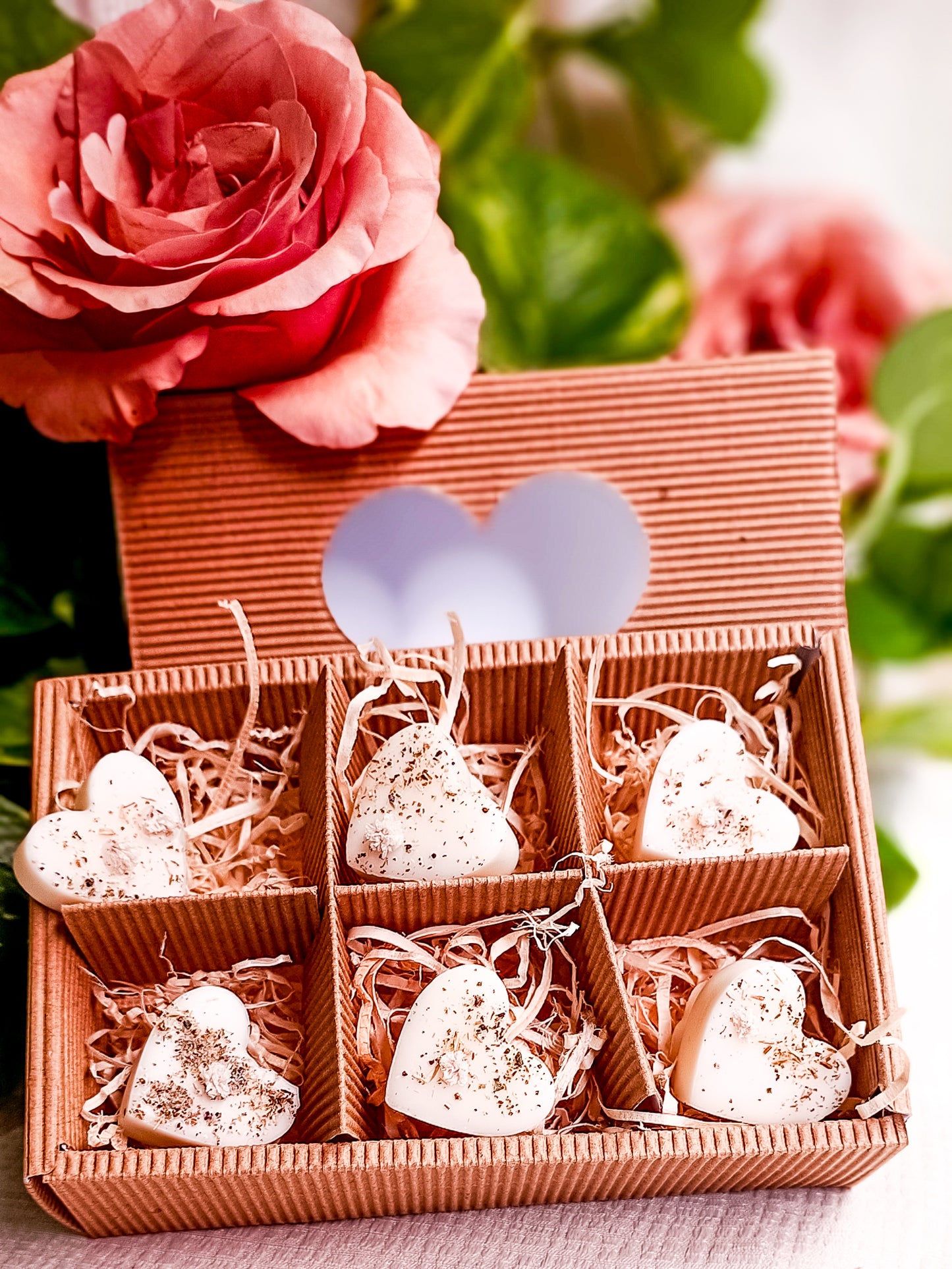 BE HAPPY - Coffret 6 tartelettes à la cire de soja parfumées en forme de cœur